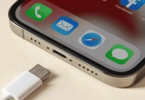 洪湖苹果15维修分享iPhone15改USB-C接口后能和安卓用户互借充电器吗 